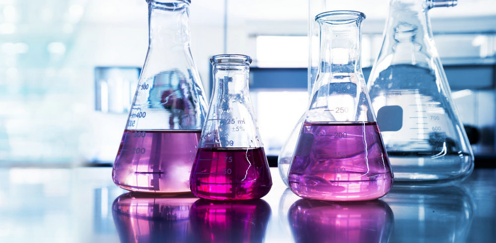 Compatibilidad Química del PEEK: La Guía Completa para Ingenieros Compatibilidad Química del PEEK: La Guía Completa para Ingenieros