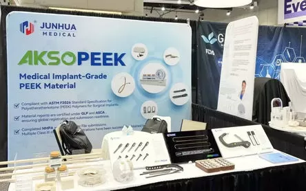 AKSOPEEK brilla en AAOS 2025 con innovaciones en PEEK médico