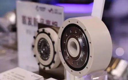 Reductores armónicos de PEEK: ventajas del material y aplicaciones