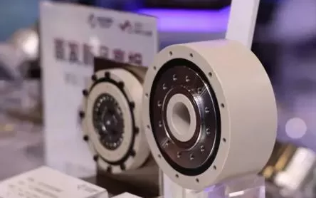 Reductores armónicos de PEEK: ventajas del material y aplicaciones