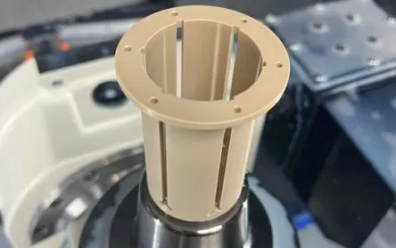 Piezas Mecanizadas en PEEK: La Guía Definitiva para Precisión y Rendimiento